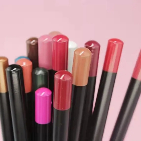 Lip liner - Picture 1 of 12